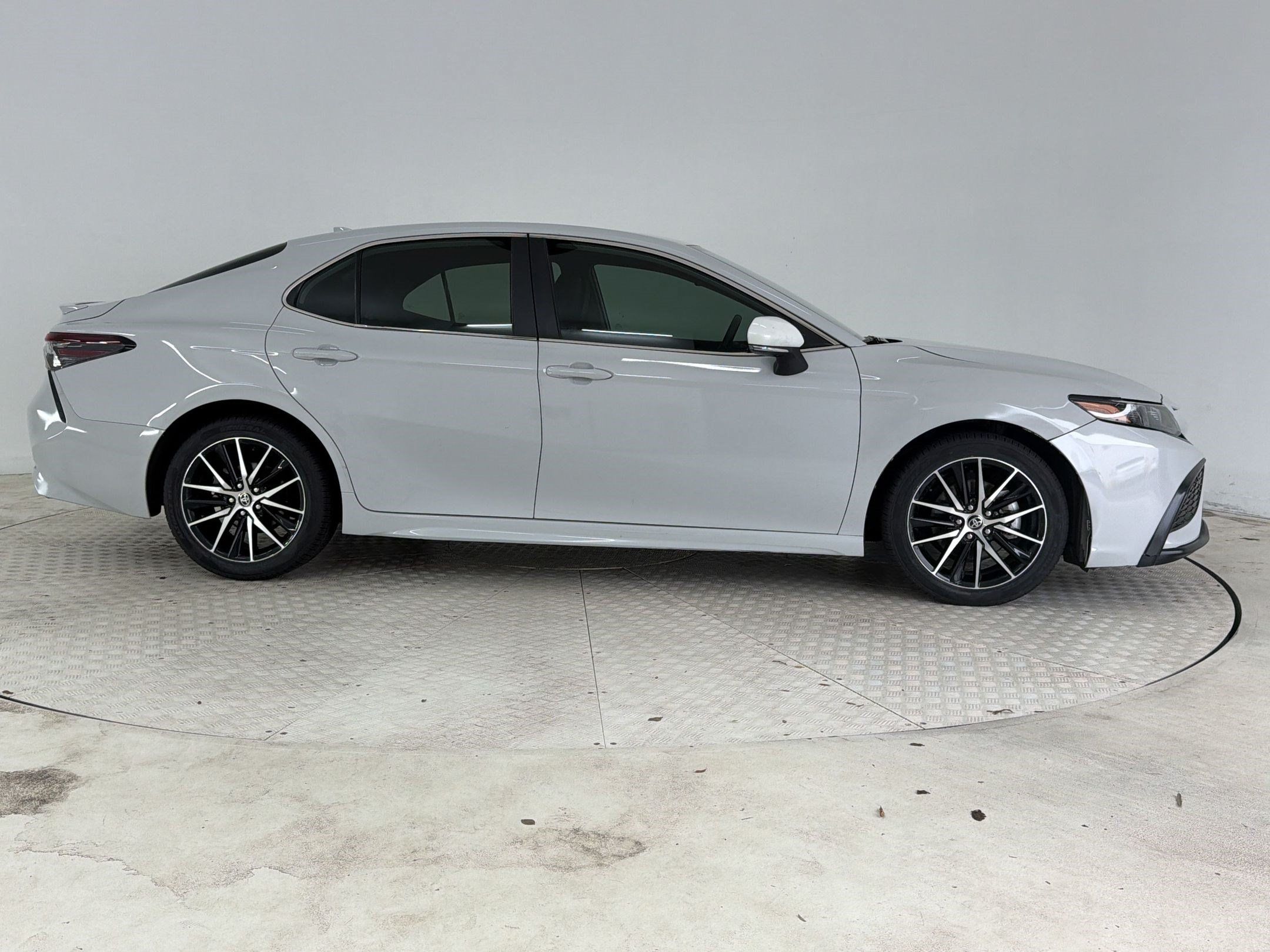 Used 2023 Toyota Camry SE FWD image 8