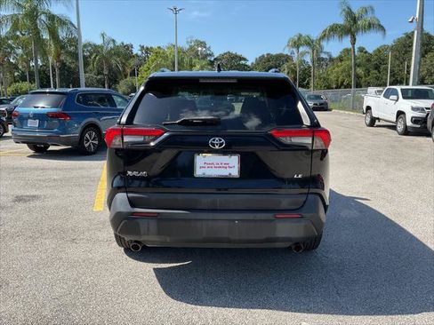 Used 2020 Toyota RAV4 LE FWD image 11
