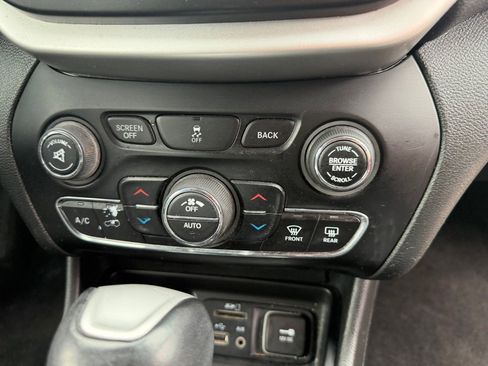 Used 2014 Jeep Cherokee Limited w/ Technology Group image 27