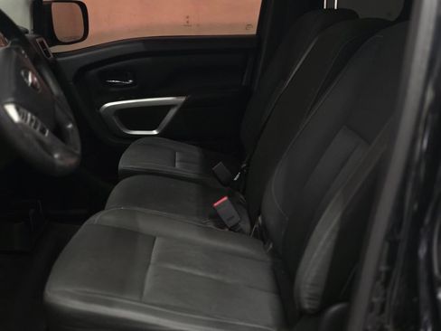 Used 2017 Nissan Titan SV image 11