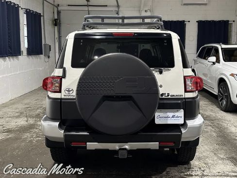 Used 2010 Toyota FJ Cruiser 4WD image 7