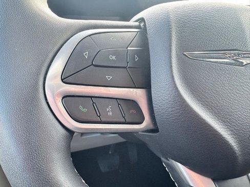 Used 2024 Chrysler Pacifica Touring-L FWD image 34