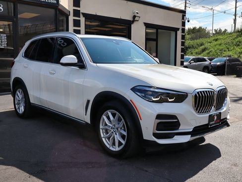 Used 2023 BMW X5 xDrive40i w/ Premium Package AWD/4WD image 4