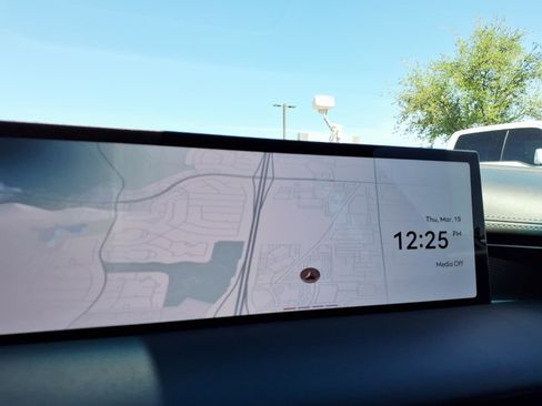 Used 2025 Genesis G80 2.5T image 23