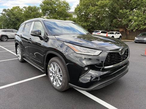 New 2026 Toyota Highlander Limited AWD/4WD image 3