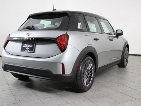 Used 2026 MINI Cooper 4-Door Hardtop FWD image 9