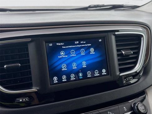 Used 2018 Chrysler Pacifica Touring Plus image 14