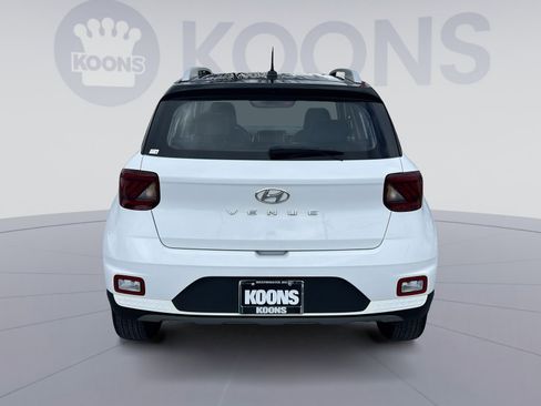 Used 2023 Hyundai Venue Limited image 5