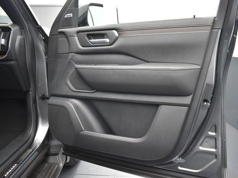 New 2025 Nissan Armada SL w/ Convenience Package image 27