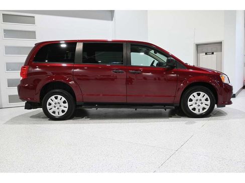 Used 2019 Dodge Grand Caravan SE FWD image 5