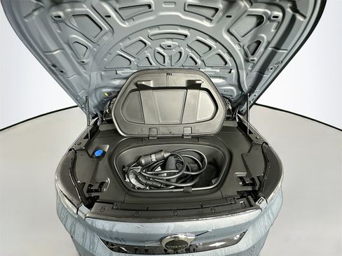 Used 2023 Volvo XC40 Recharge Plus image 32