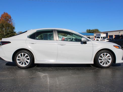 Used 2023 Toyota Camry LE image 3