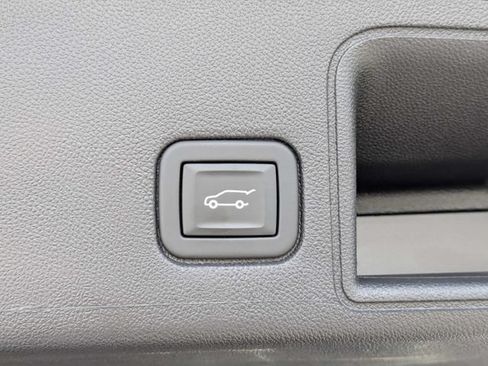 Used 2023 GMC Terrain SLE w/ Driver Convenience Package FWD image 13