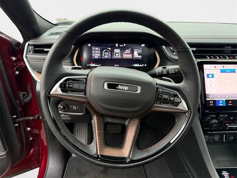 Used 2023 Jeep Grand Cherokee L Summit w/ Luxury Tech Group V image 11