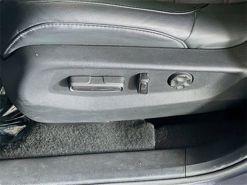 Used 2022 Honda CR-V Touring image 12