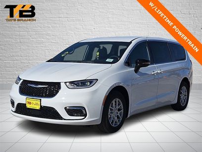 New 2026 Chrysler Pacifica Select