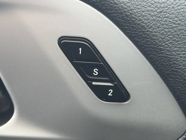 Used 2025 Chrysler Pacifica Limited FWD image 53