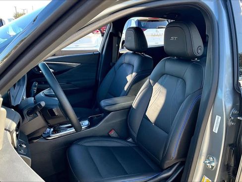 Used 2025 Buick Envista Sport Touring image 8