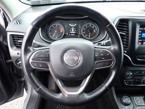 Used 2021 Jeep Cherokee Latitude Plus w/ Mopar Interior Package image 24