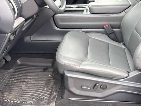 New 2025 Ford Expedition Active image 27