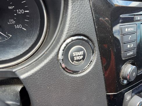 Used 2018 Nissan Rogue SV AWD/4WD image 29