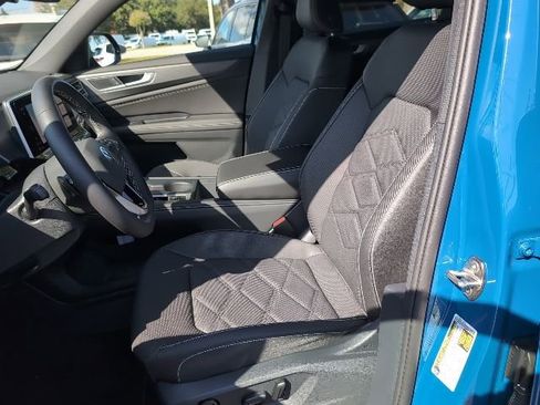 Used 2025 Volkswagen Atlas Cross Sport SE image 9