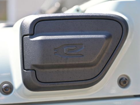 Used 2024 Jeep Wrangler Unlimited AWD/4WD image 12