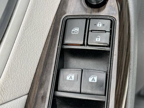 Used 2017 Toyota Sienna XLE w/ XLE Navigation Package FWD image 13