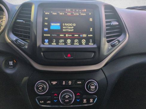 Used 2016 Jeep Cherokee Limited image 13