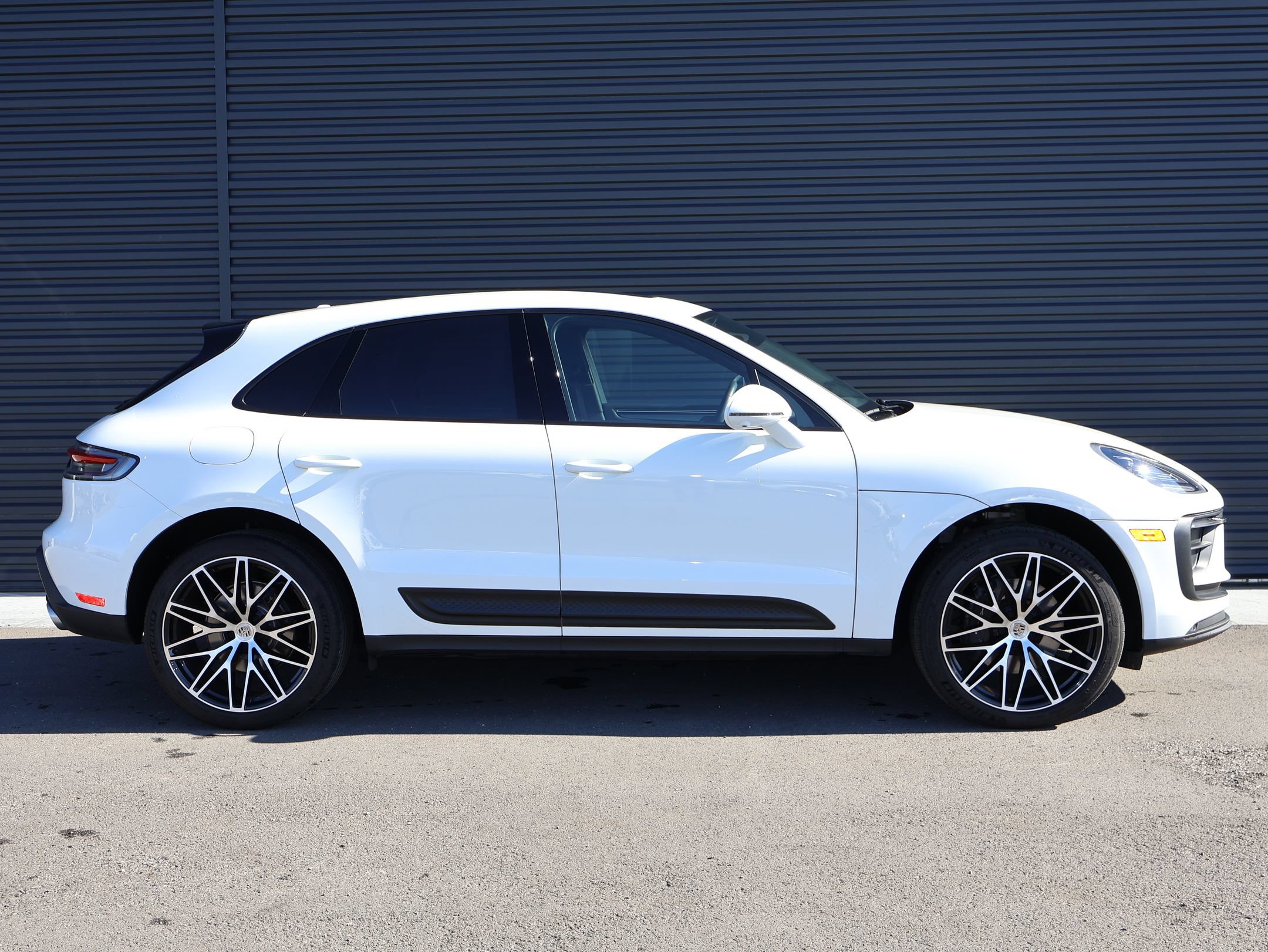Used 2023 Porsche Macan AWD/4WD image 10
