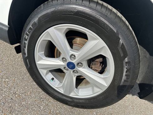 Used 2018 Ford Edge SE image 21