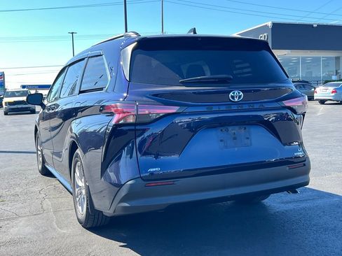 Used 2021 Toyota Sienna LE AWD/4WD image 7