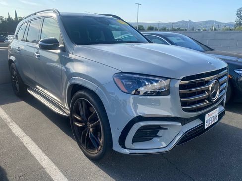 Used 2025 Mercedes-Benz GLS 450 4MATIC image 2