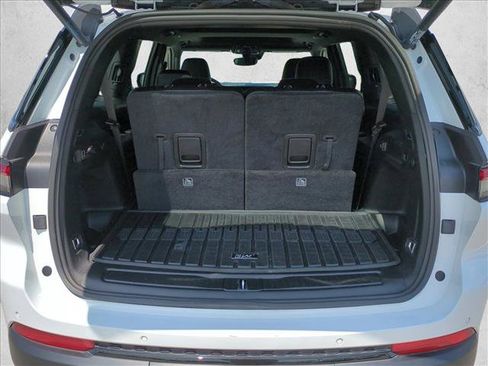 Used 2024 Jeep Grand Cherokee L Altitude AWD/4WD image 6