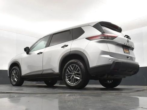 Used 2024 Nissan Rogue S FWD image 12