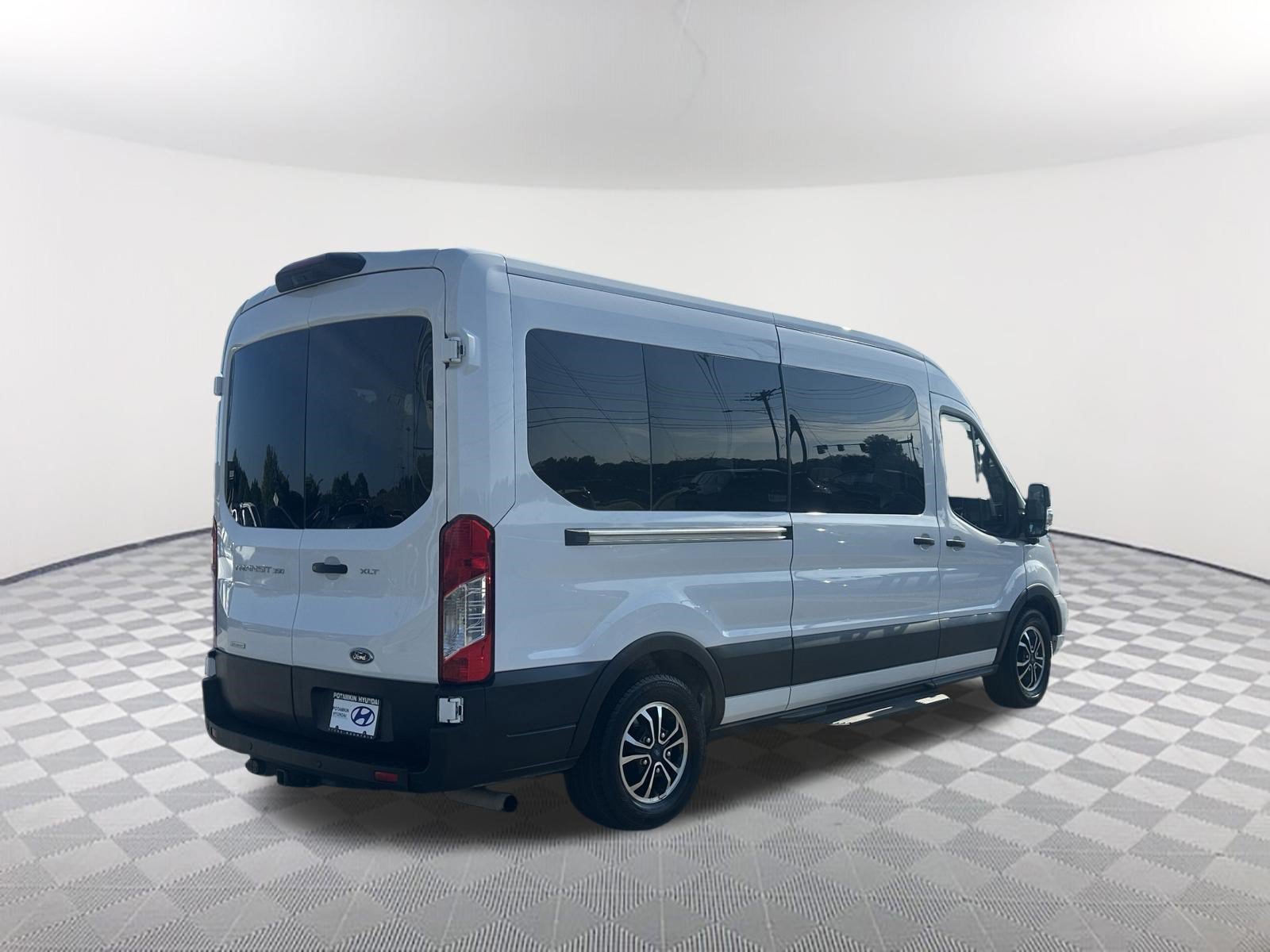 Used 2022 Ford Transit 350 XLT RWD image 5