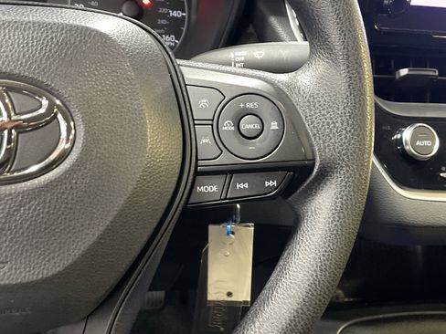 Used 2025 Toyota Corolla LE image 11