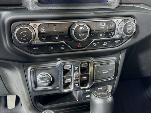 Used 2023 Jeep Wrangler Unlimited Sahara w/ Cold Weather Group AWD/4WD image 19