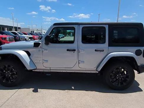 Used 2023 Jeep Wrangler Unlimited Sahara AWD/4WD image 37
