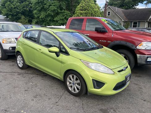 Used 2011 Ford Fiesta SE w/ 203A Rapid Spec Order Code FWD image 1