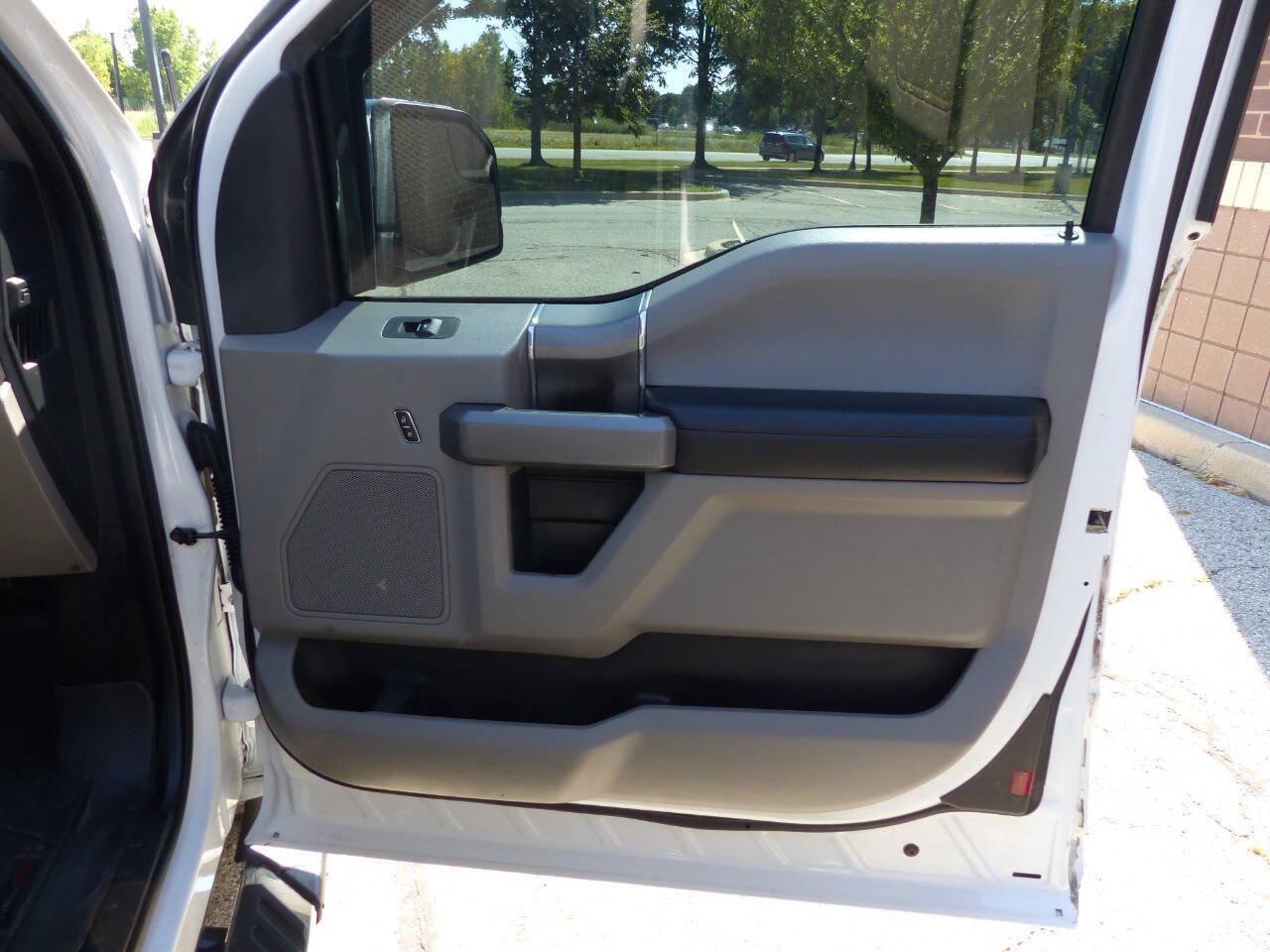 Used 2015 Ford F150 XLT w/ Equipment Group 302A Luxury AWD/4WD image 49