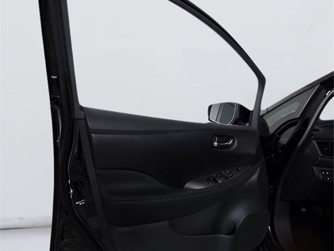 Used 2025 Nissan Leaf S image 14