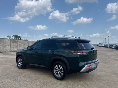 Certified 2023 Nissan Pathfinder SL w/ Black Appearance Package FWD image 14