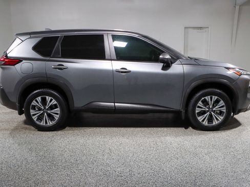 Used 2022 Nissan Rogue SV FWD image 6