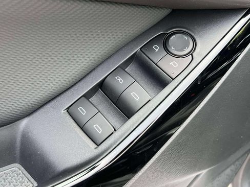 Used 2026 Chevrolet Equinox LT w/ Safety and Technology Package FWD image 19