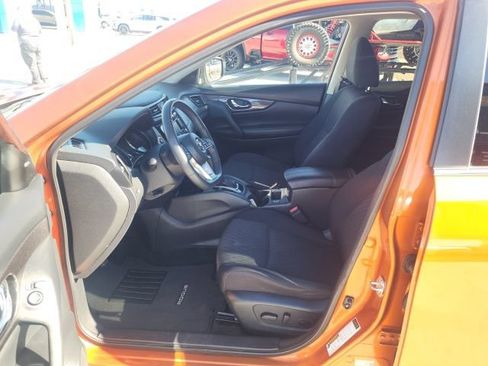 Used 2019 Nissan Rogue SV AWD/4WD image 19