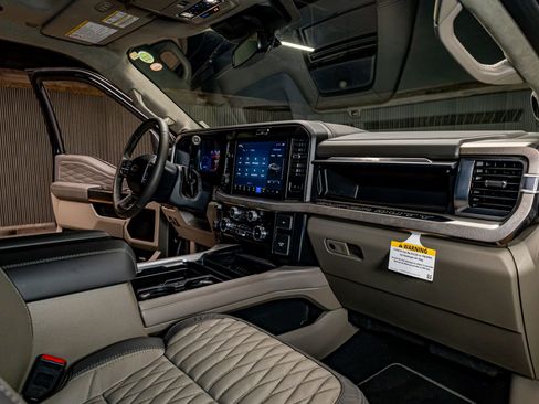 Used 2026 Ford F350 Platinum w/ Platinum Plus Package image 21