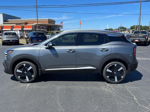 New 2025 Nissan Kicks SR image 7