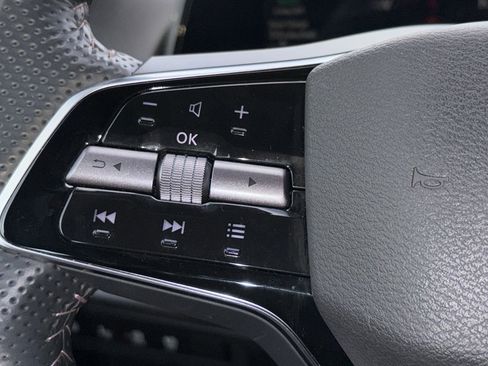 Certified 2023 Nissan Ariya FWD image 18