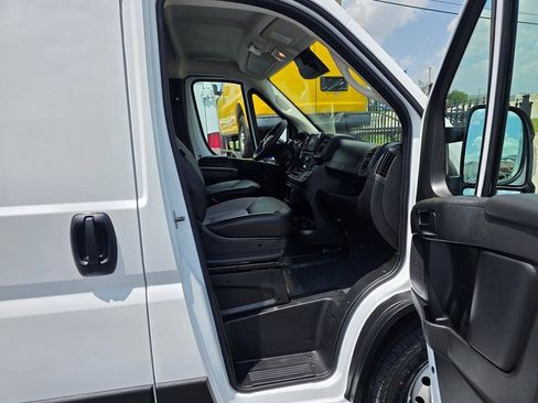 Used 2025 RAM ProMaster 2500 w/ Convenience Group FWD image 12
